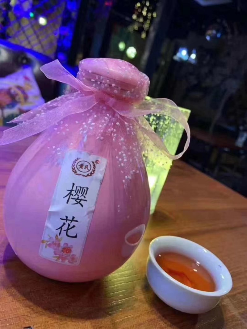农副食品，各种花酒，果酒。很多农产物都可以酿酒