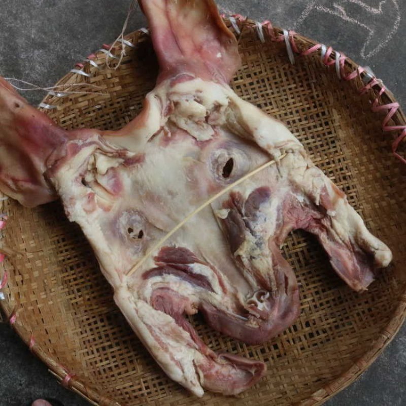 咸猪头腊猪头肉带耳朵非烟熏猪脸肉猪头皮农家腊肉猪嘴