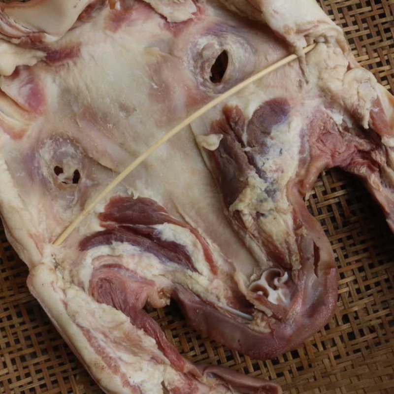 咸猪头腊猪头肉带耳朵非烟熏猪脸肉猪头皮农家腊肉猪嘴