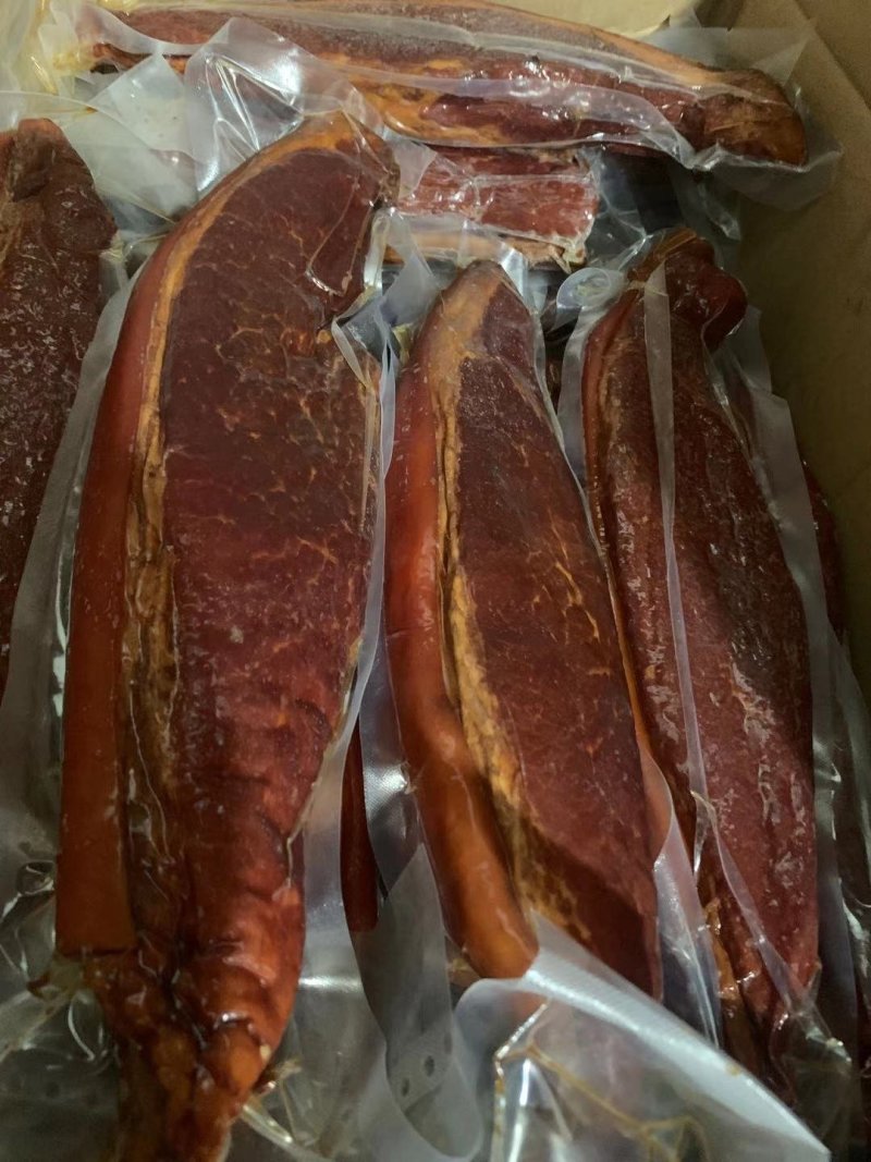 烟熏柴火腊肉二刀肉香肠前腿肉库房大量