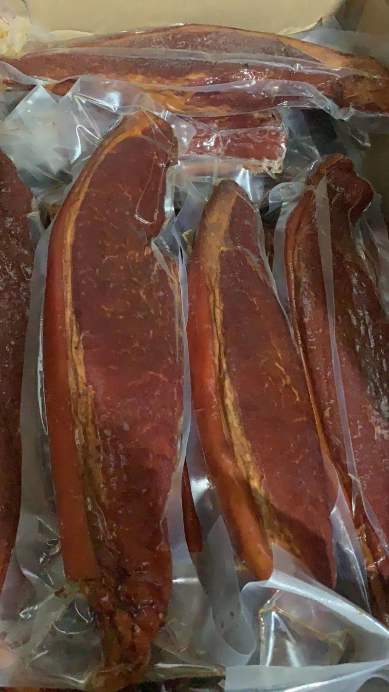 烟熏柴火腊肉二刀肉香肠前腿肉库房大量
