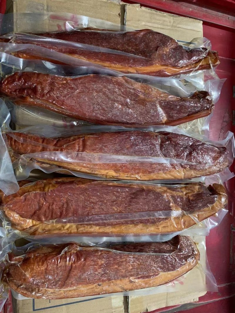 烟熏柴火腊肉二刀肉香肠前腿肉库房大量