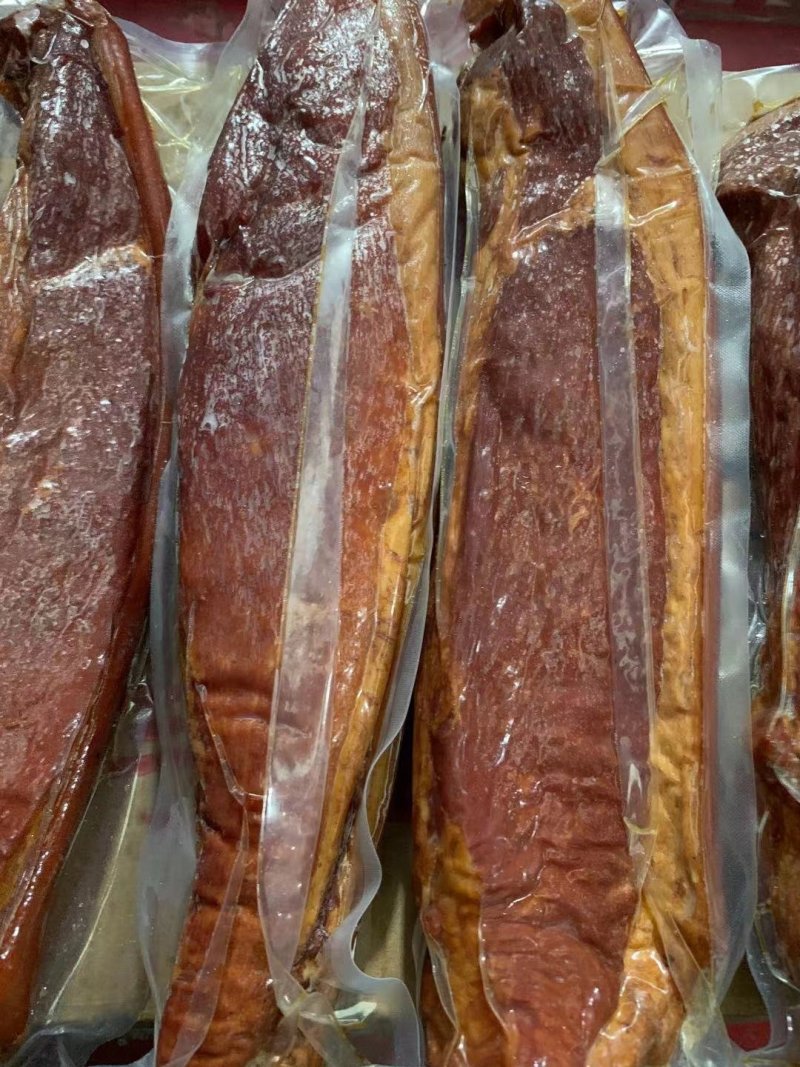 烟熏柴火腊肉二刀肉香肠前腿肉库房大量