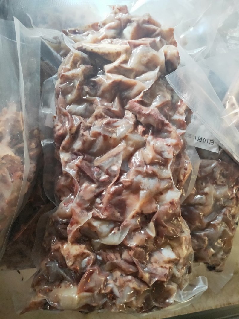 熟剔骨肉，刮骨肉。开袋即食，