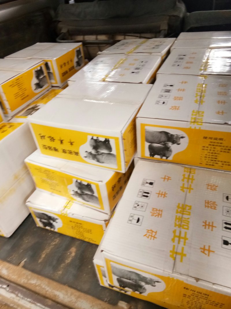 秘鲁进口鱼粉，国产脱脂鱼粉，鱼干，酵母粉，牛羊舔砖，
