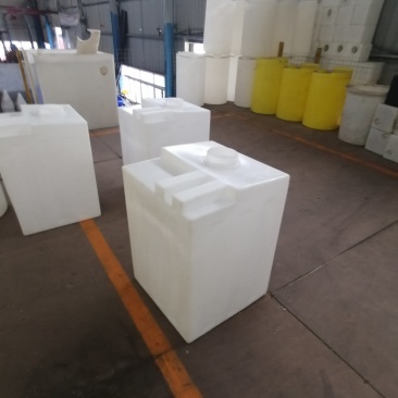 水箱，加药箱，锥底水箱，叉车桶，溶盐箱，卧式水箱