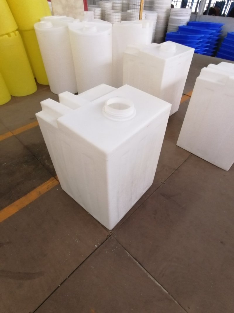 水箱，加药箱，锥底水箱，叉车桶，溶盐箱，卧式水箱