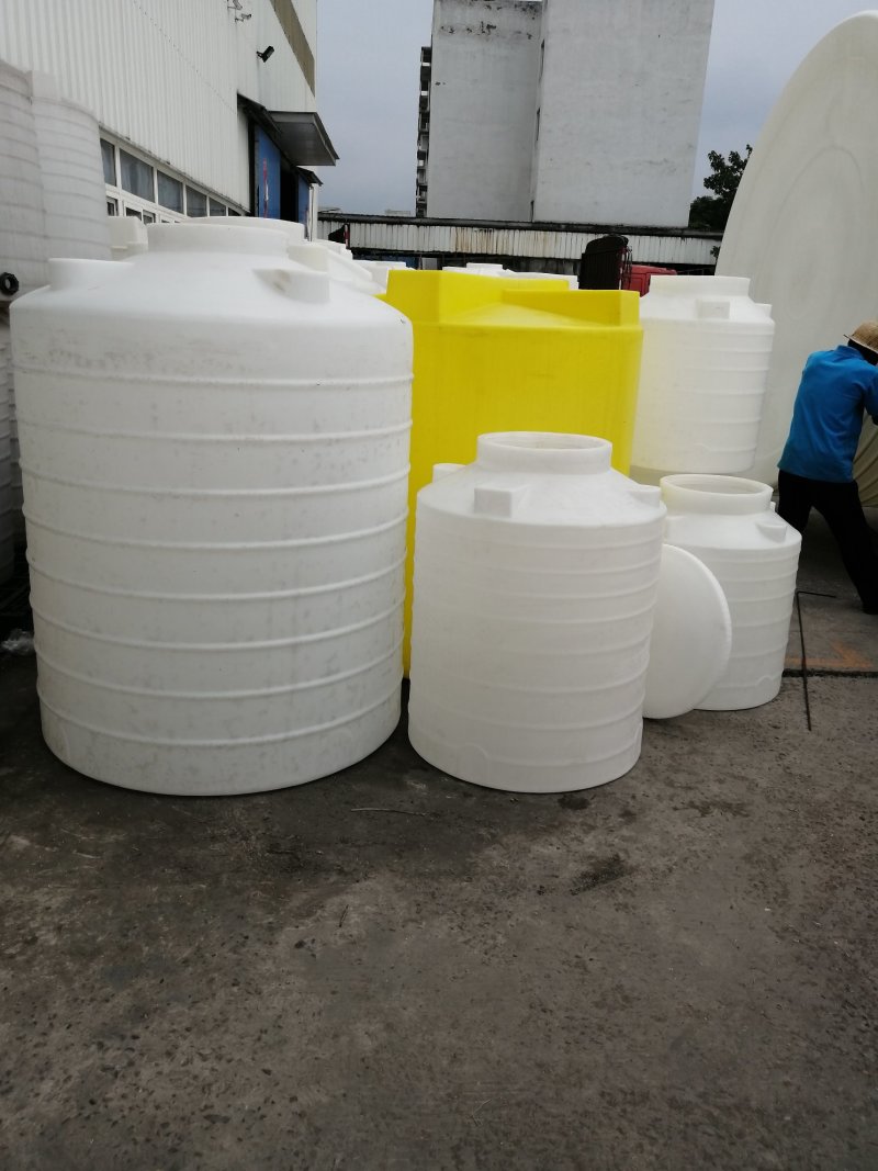 水箱，加药箱，锥底水箱，叉车桶，溶盐箱，卧式水箱