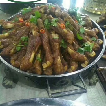 锡盟羔羊前腱子，烧烤，中餐都不错