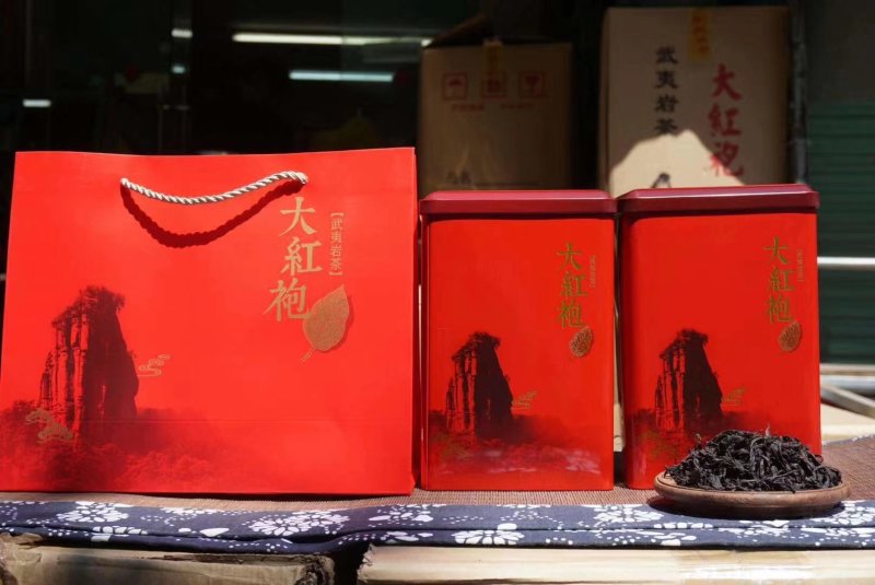 武夷岩茶浓香高山好茶铁罐装搭配手提袋