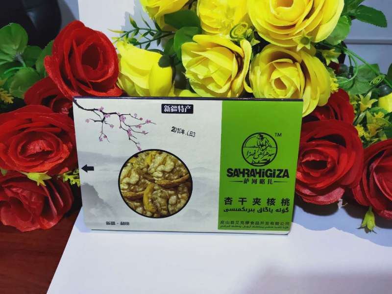 新疆干果特产里面含有钙，特以各种营养核桃仁可以