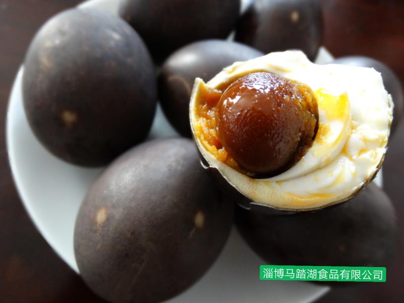 烤鸭蛋，淄博马踏湖食品有限公司产地直销，满满的焦香味