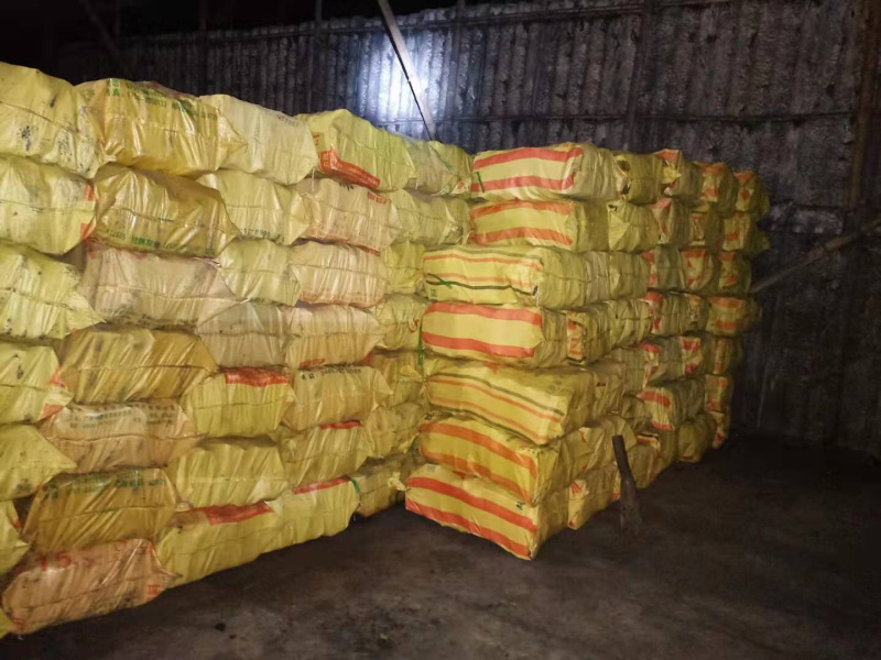 严冬御寒用荔枝木炭龙眠木关