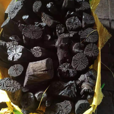 严冬御寒用荔枝木炭龙眠木关