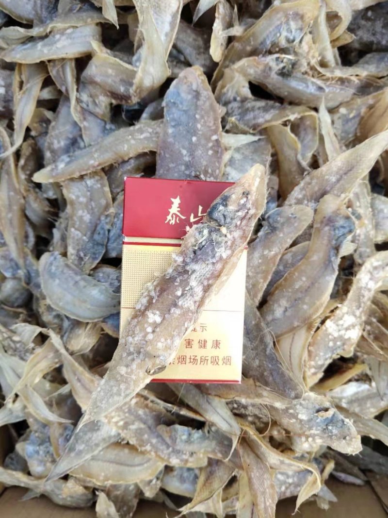 咸鱼，又名塌米尖，用盐腌制的。吃的时候泡一泡，
