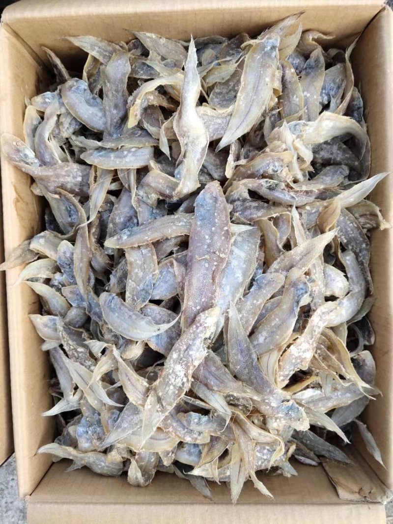 咸鱼，又名塌米尖，用盐腌制的。吃的时候泡一泡，