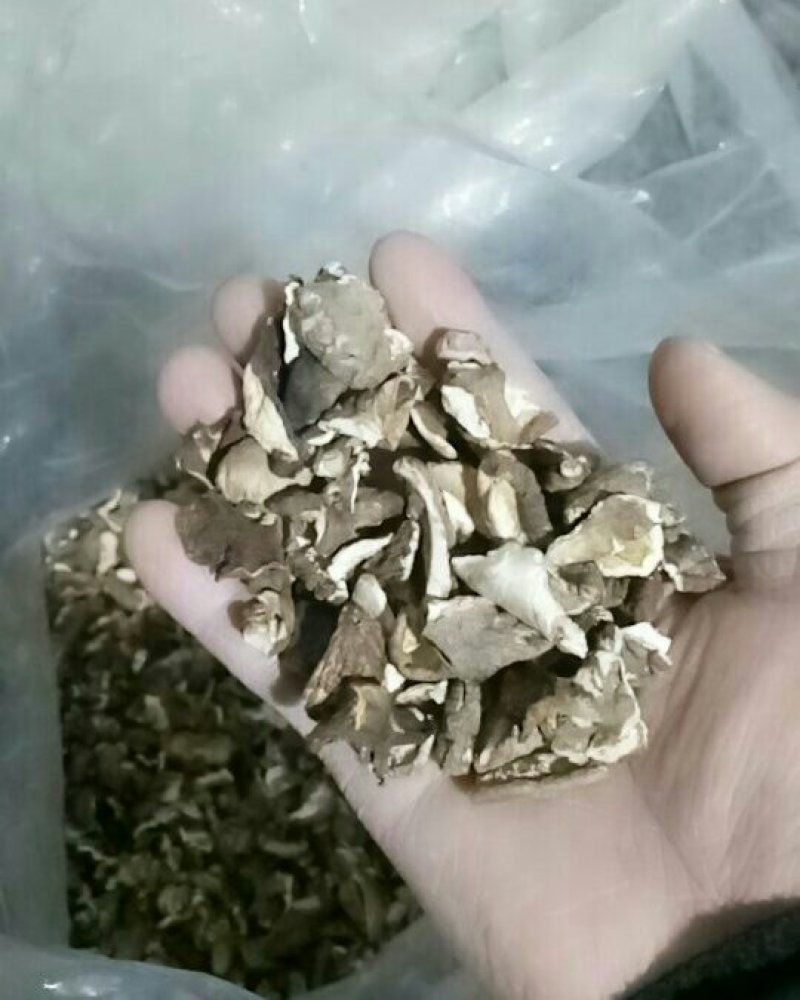 干香菇香菇碎片，精心挑选无菇脚无杂物无虫菇黑菇。