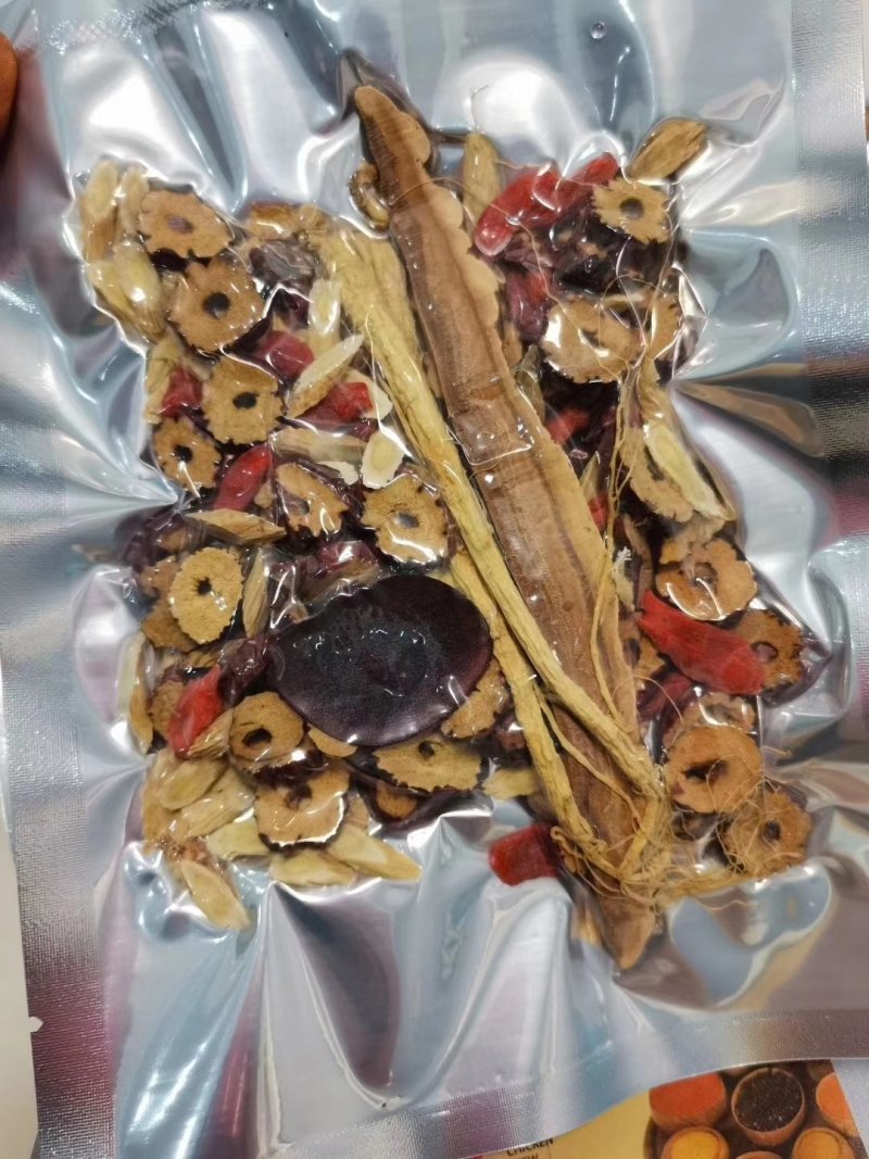 煲汤料。炖鸡料，灵芝片，鹿茸片，鹿鞭片，小白参