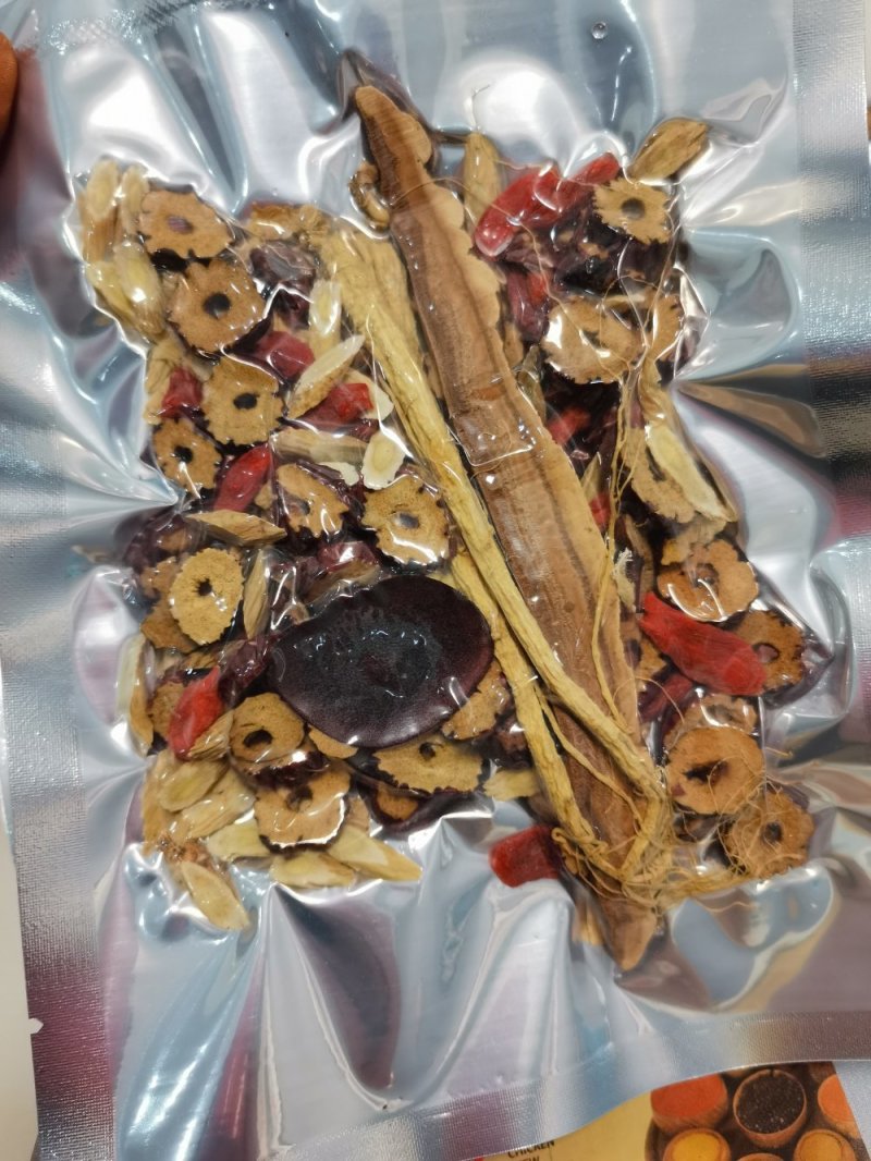 煲汤料。炖鸡料，灵芝片，鹿茸片，鹿鞭片，小白参