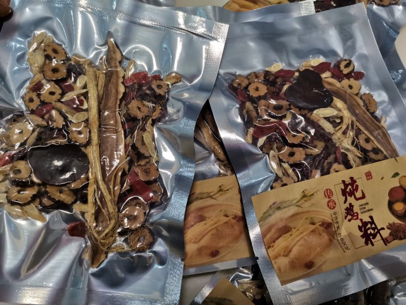 煲汤料。炖鸡料，灵芝片，鹿茸片，鹿鞭片，小白参
