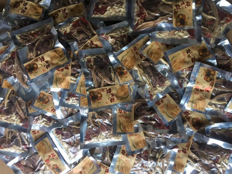煲汤料。炖鸡料，灵芝片，鹿茸片，鹿鞭片，小白参