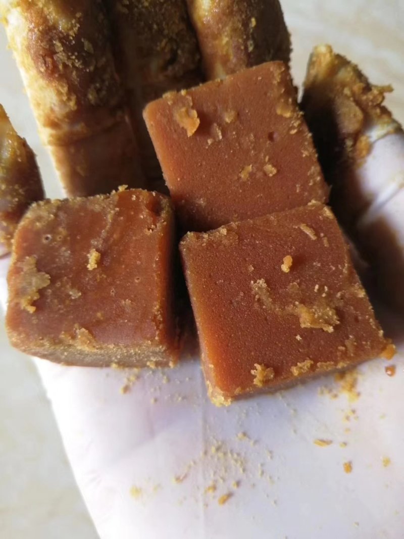 纯手工熬制的黄糖，甜度适中。