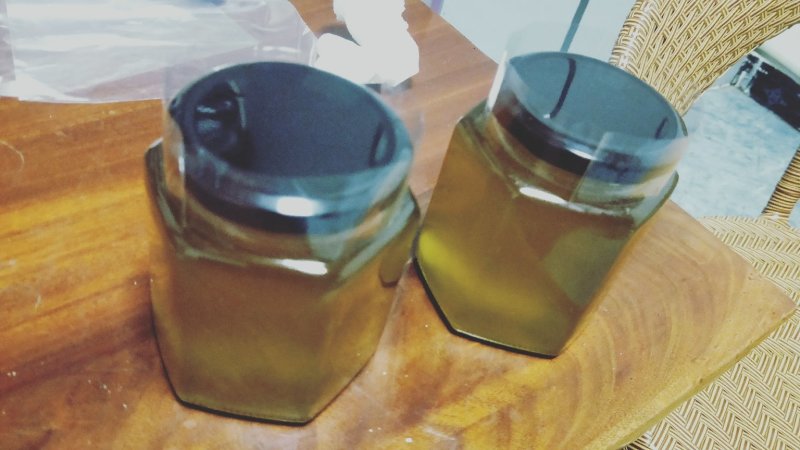出售野生挂蜂蜜和无刺酸蜂蜜