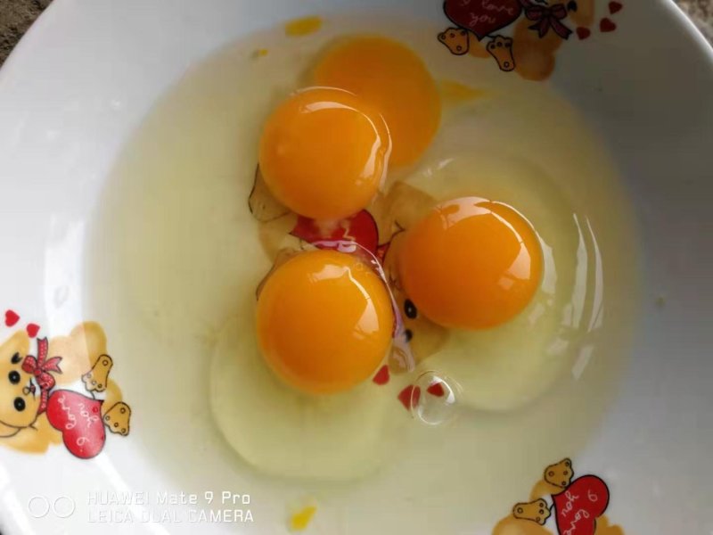 原生态散养土鸡蛋，山林虫草为食，纯五谷杂粮喂养