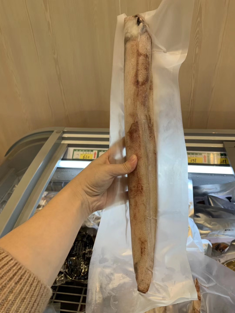 大管鱿鱼1.3斤左右一只
