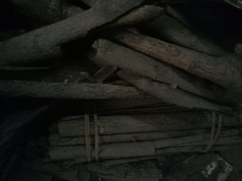 杜仲皮干货，欢迎各位老板提前预定，规格𣎴等，价随行就市