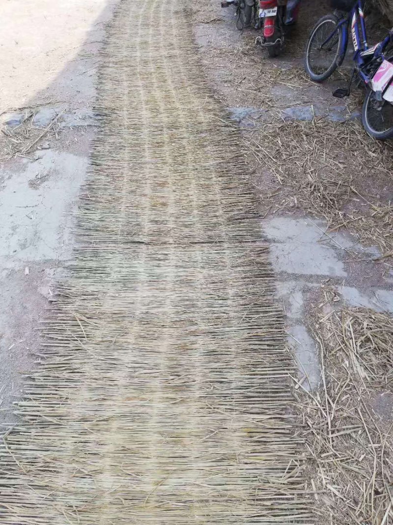 济宁喻屯建康草制品，，出售各种规格草绳，，草帘