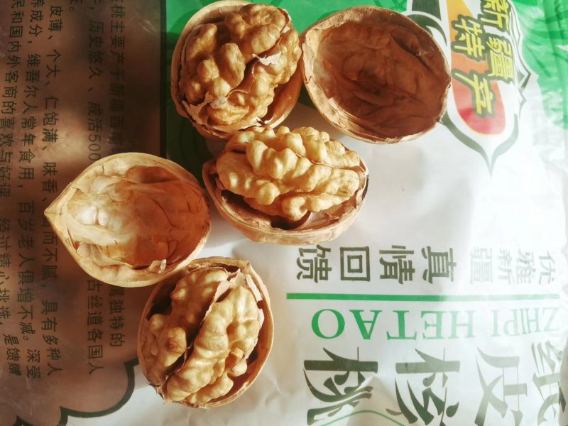 温185纸皮核桃壳薄肉多轻轻一捏就碎