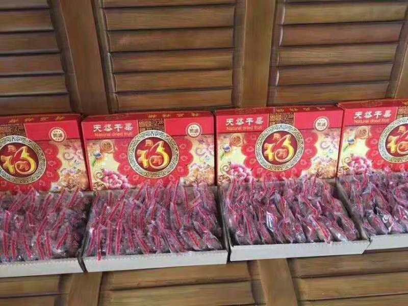 恭城柿饼，好吃又甜，肉又细滑，是所有人爱吃甜食的好食品。
