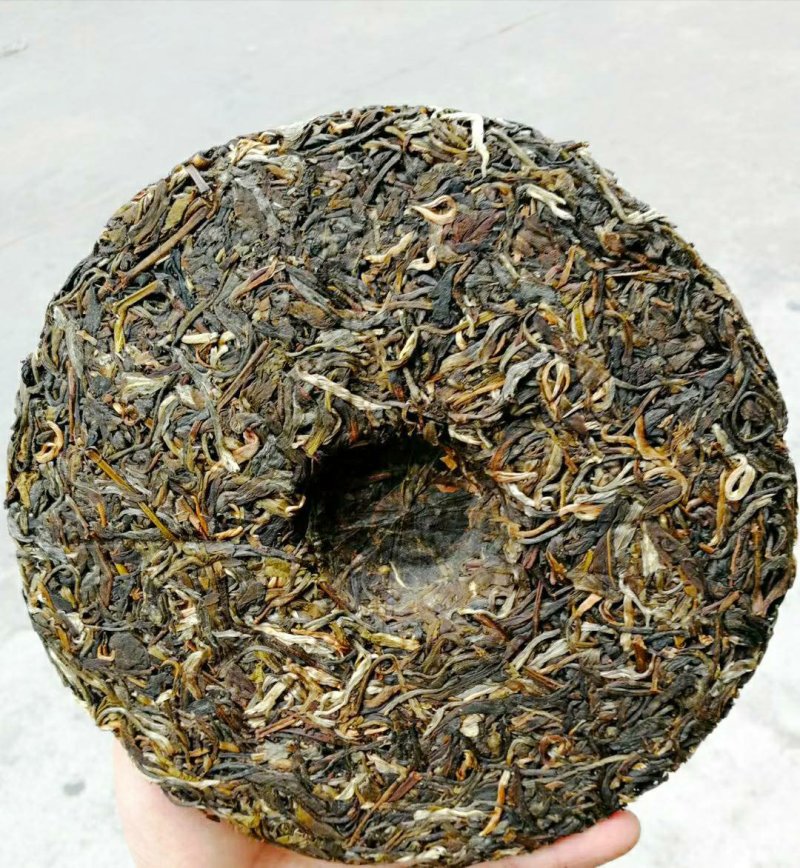 霸王青饼班章生态古茶18年勐海易武正山古树茶普洱茶生茶