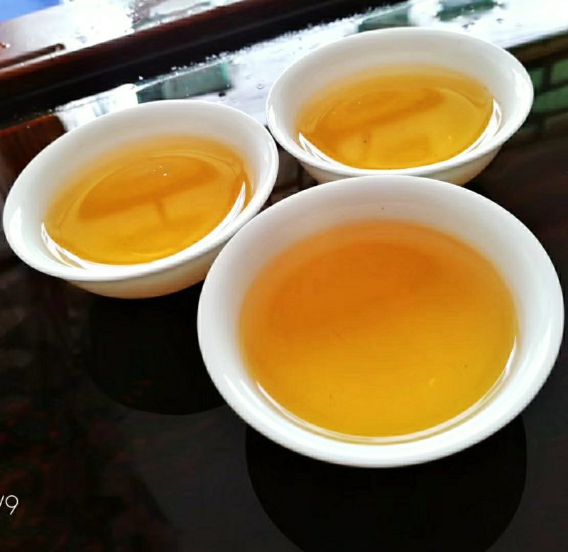 霸王青饼班章生态古茶18年勐海易武正山古树茶普洱茶生茶