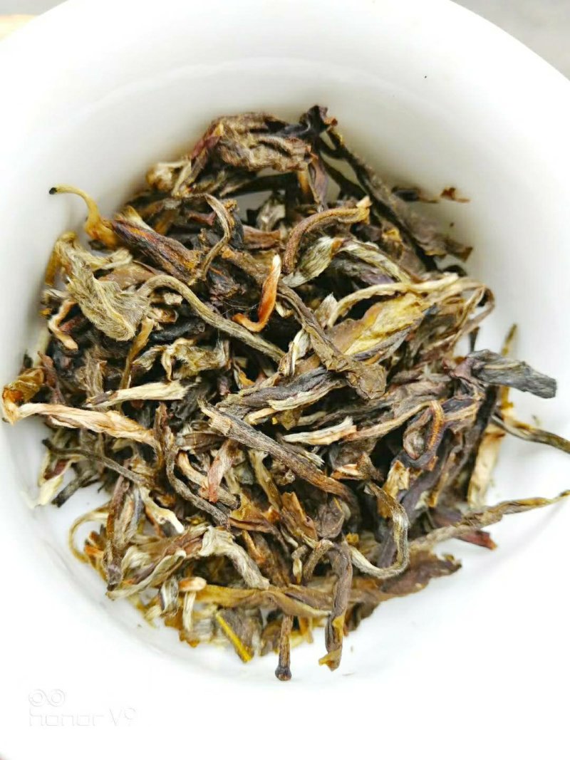 霸王青饼班章生态古茶18年勐海易武正山古树茶普洱茶生茶