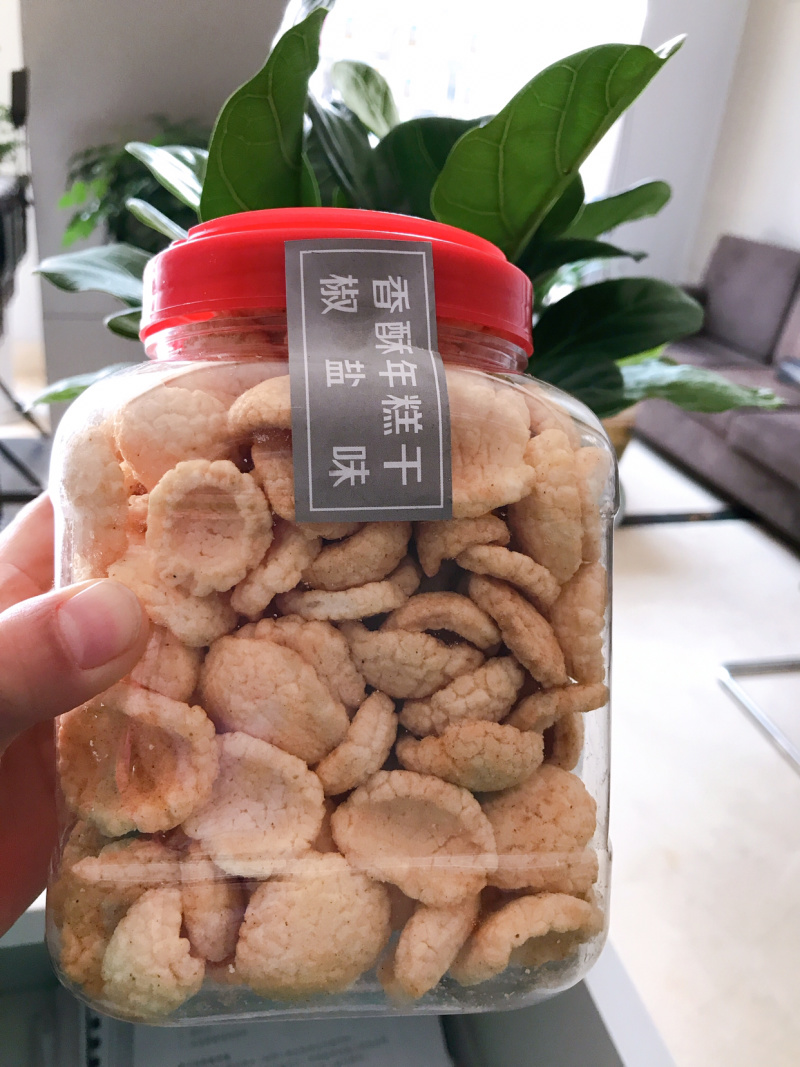 爆款美味香酥椒盐味年糕片桶装