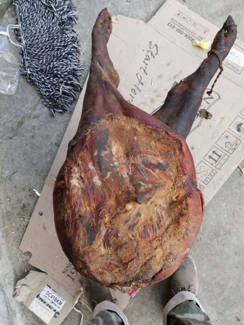 腊肉高山土猪，正宗农家烟熏土猪熏得很黑，越黑越正，