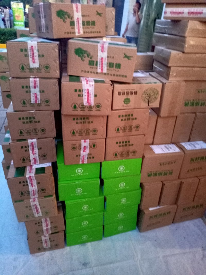 徐香猕猴桃(六斤装)味道酸甜刚刚好。老少皆宜