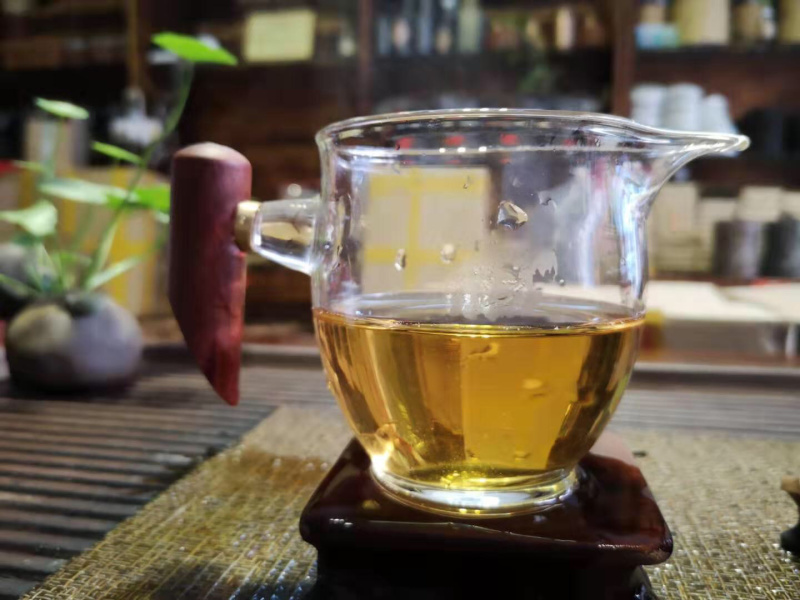 2020年六堡霜降中叶茶