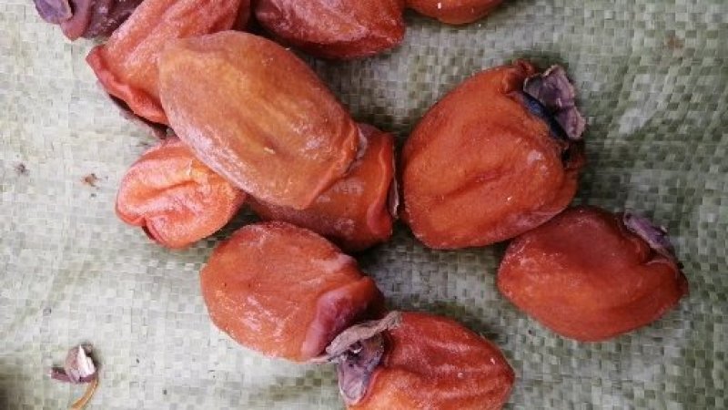 柿饼闪亮上市，大量红饼，欢迎前来选购，红饼已经上市