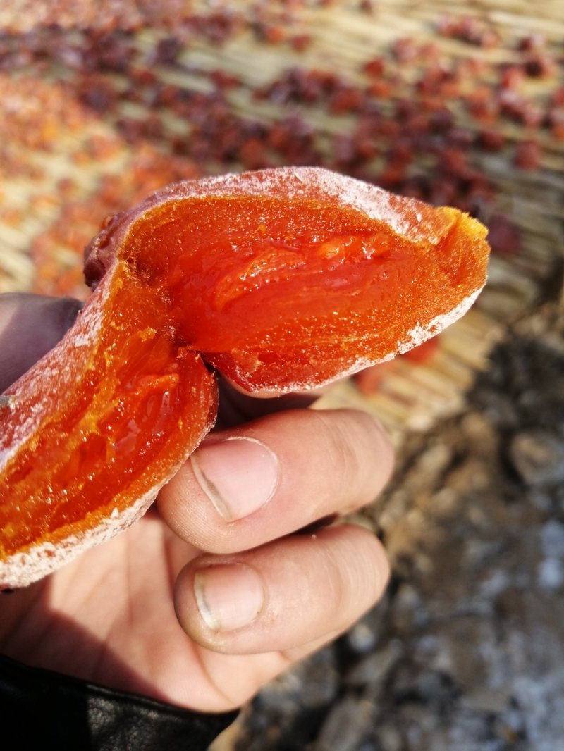 柿饼闪亮上市，大量红饼，欢迎前来选购，红饼已经上市