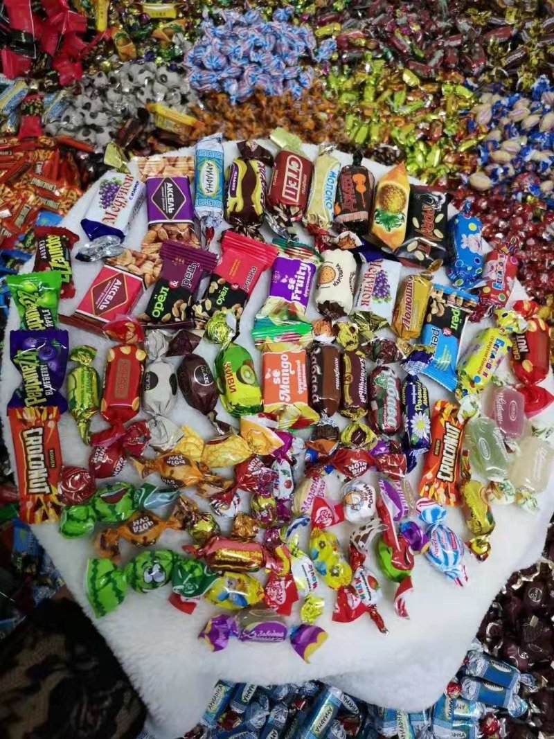 俄罗斯进口混合糖果500克，多品种巧克力紫皮糖水果糖批发