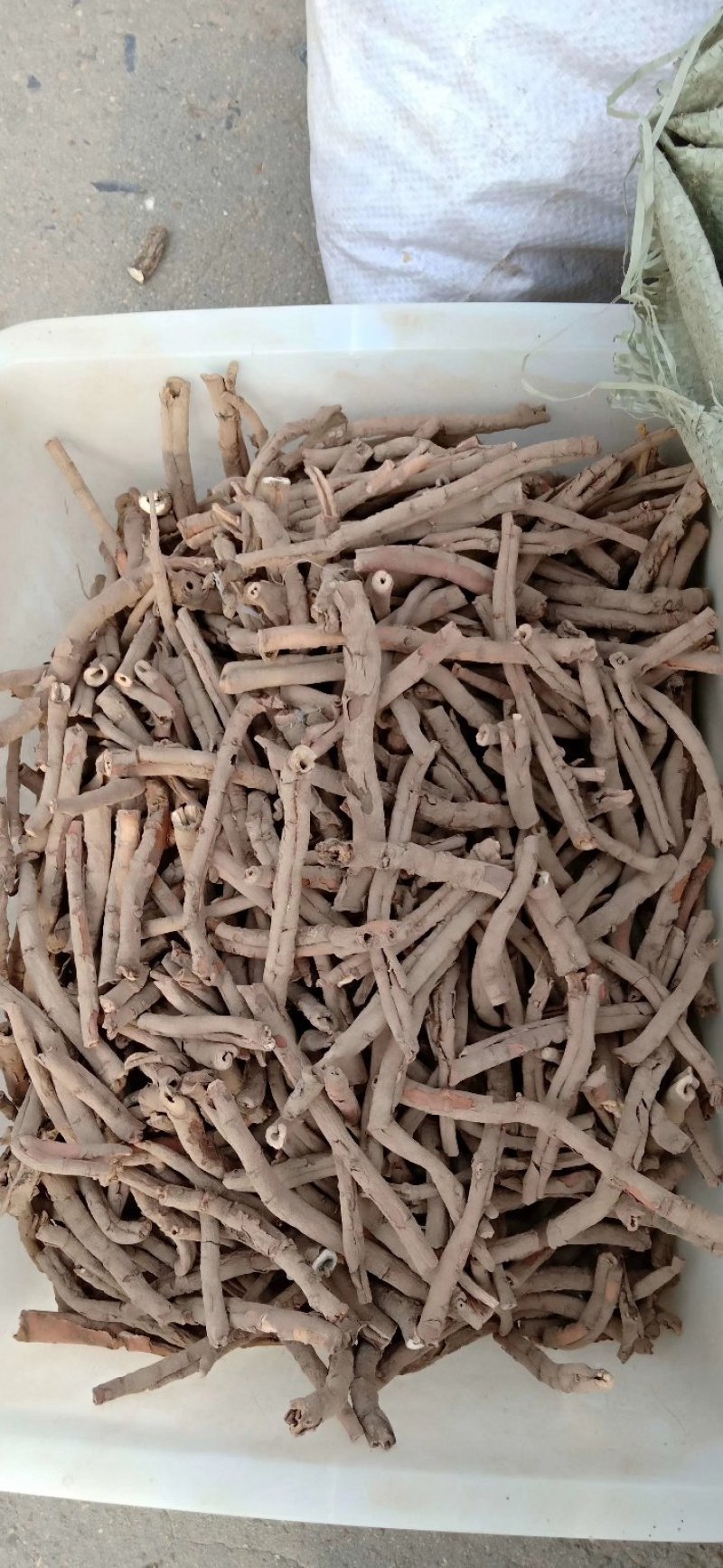 牡丹皮、各种规格精品、投料一手货源，产地批发价供应