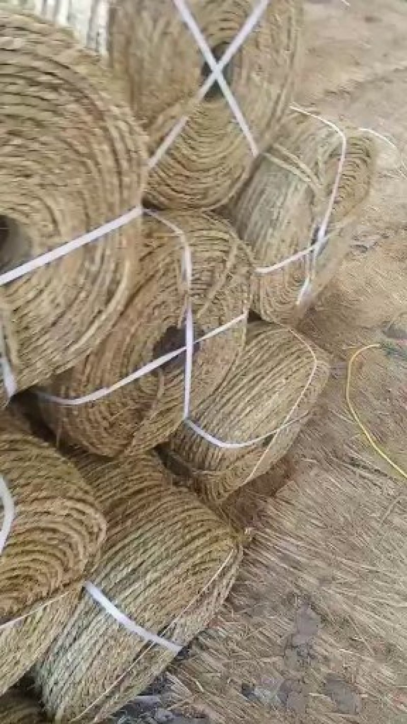 大量草绳草帘热销中，，产地直销。。