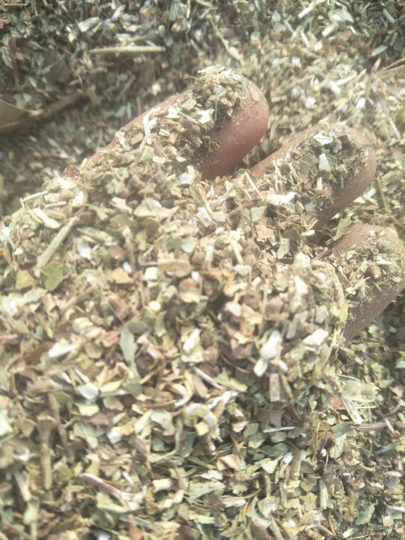 花生秧草粉，喂鸡鸭鹅兔的**。