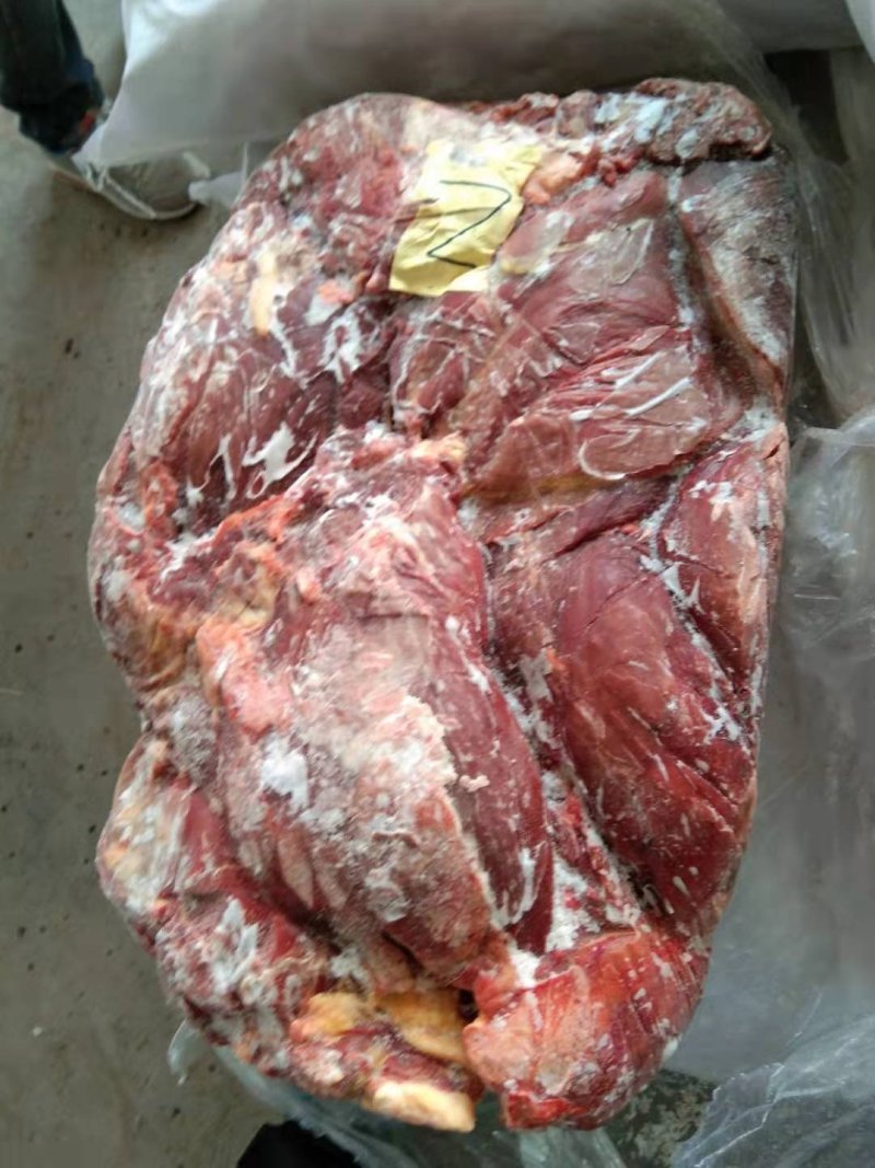 精品脖子精修去油，肉块整齐无碎肉，颜色新鲜！
