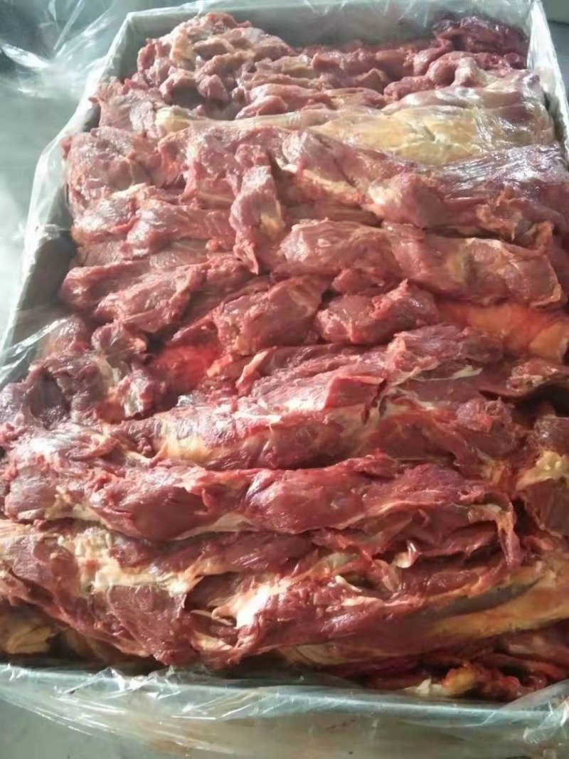 精品脖子精修去油，肉块整齐无碎肉，颜色新鲜！
