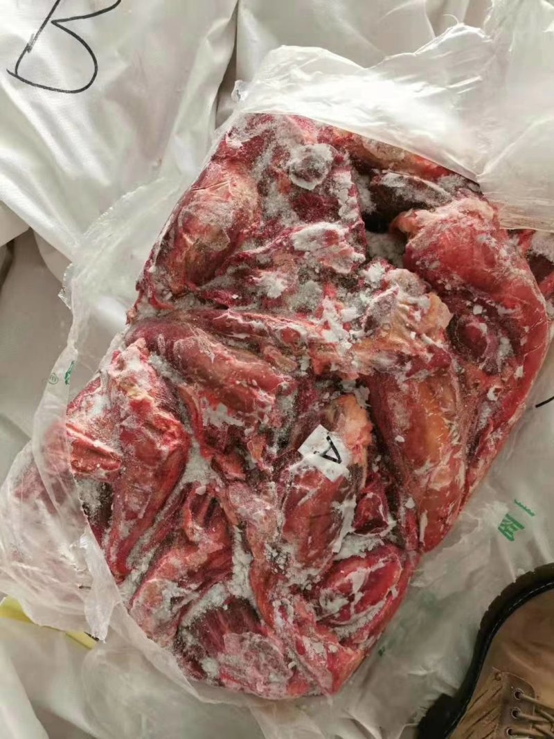 精品脖子精修去油，肉块整齐无碎肉，颜色新鲜！