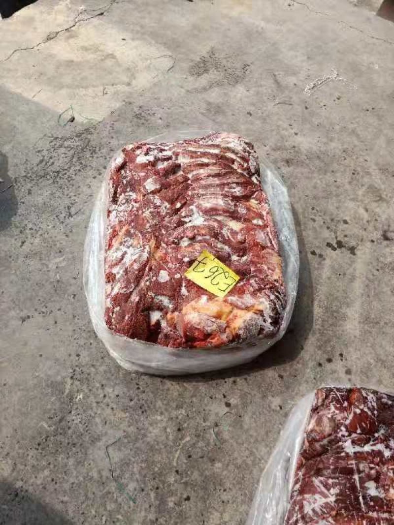 精品脖子精修去油，肉块整齐无碎肉，颜色新鲜！